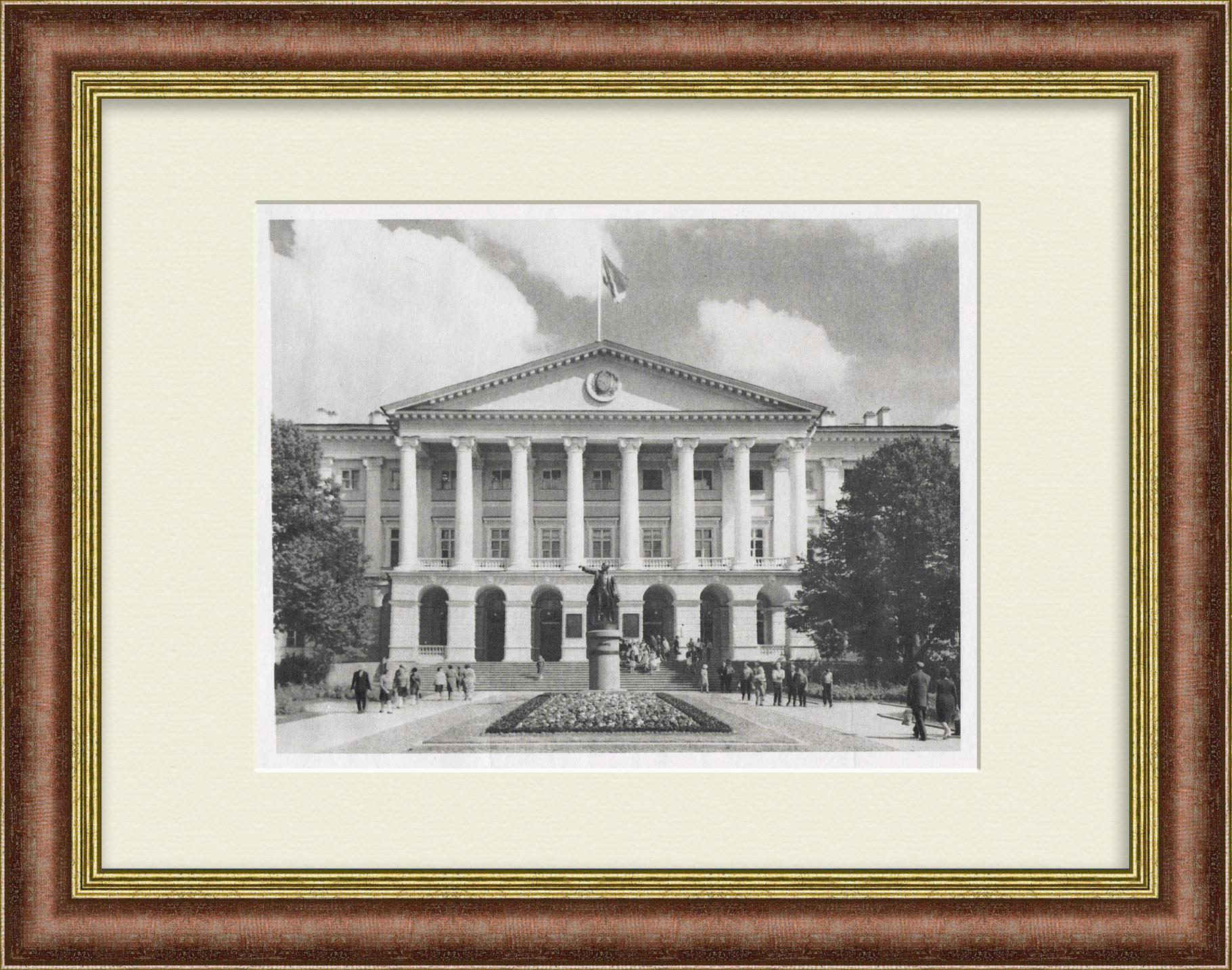 Смольный институт в Санкт-Петербурге. Тиражная иллюстрация в раме Смольный институт в Санкт-Петербурге. Тиражная иллюстрация в раме