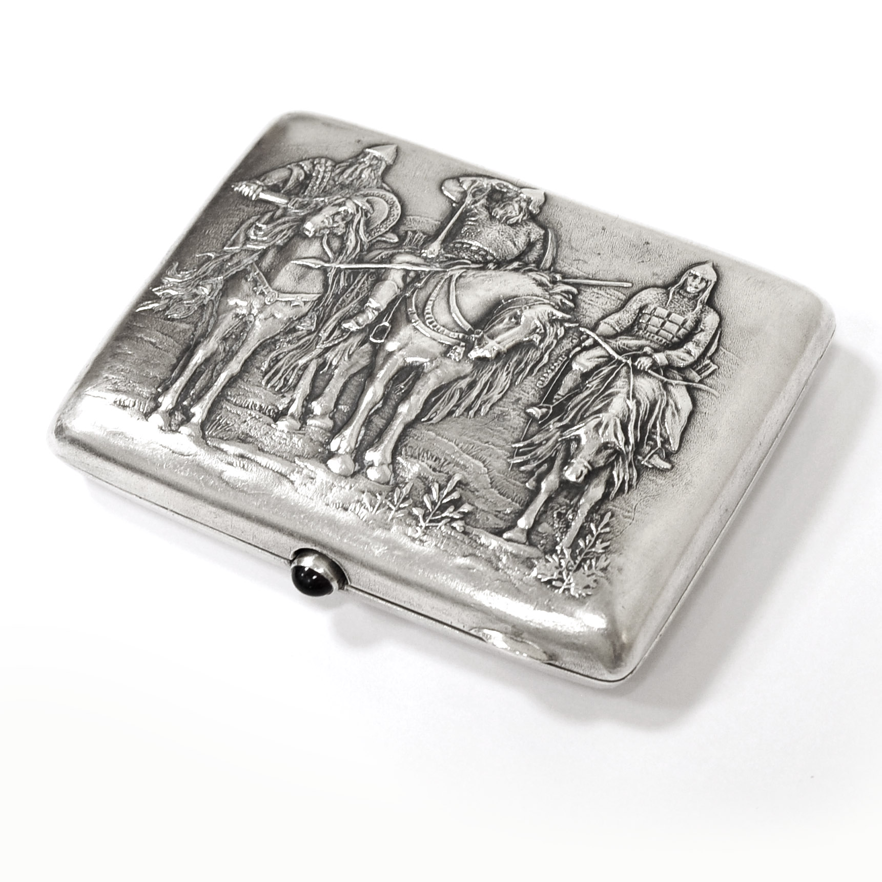 Довоенный портсигар "Три богатыря". Серебро 875 пробы Довоенный портсигар "Три богатыря". Серебро 875 пробы