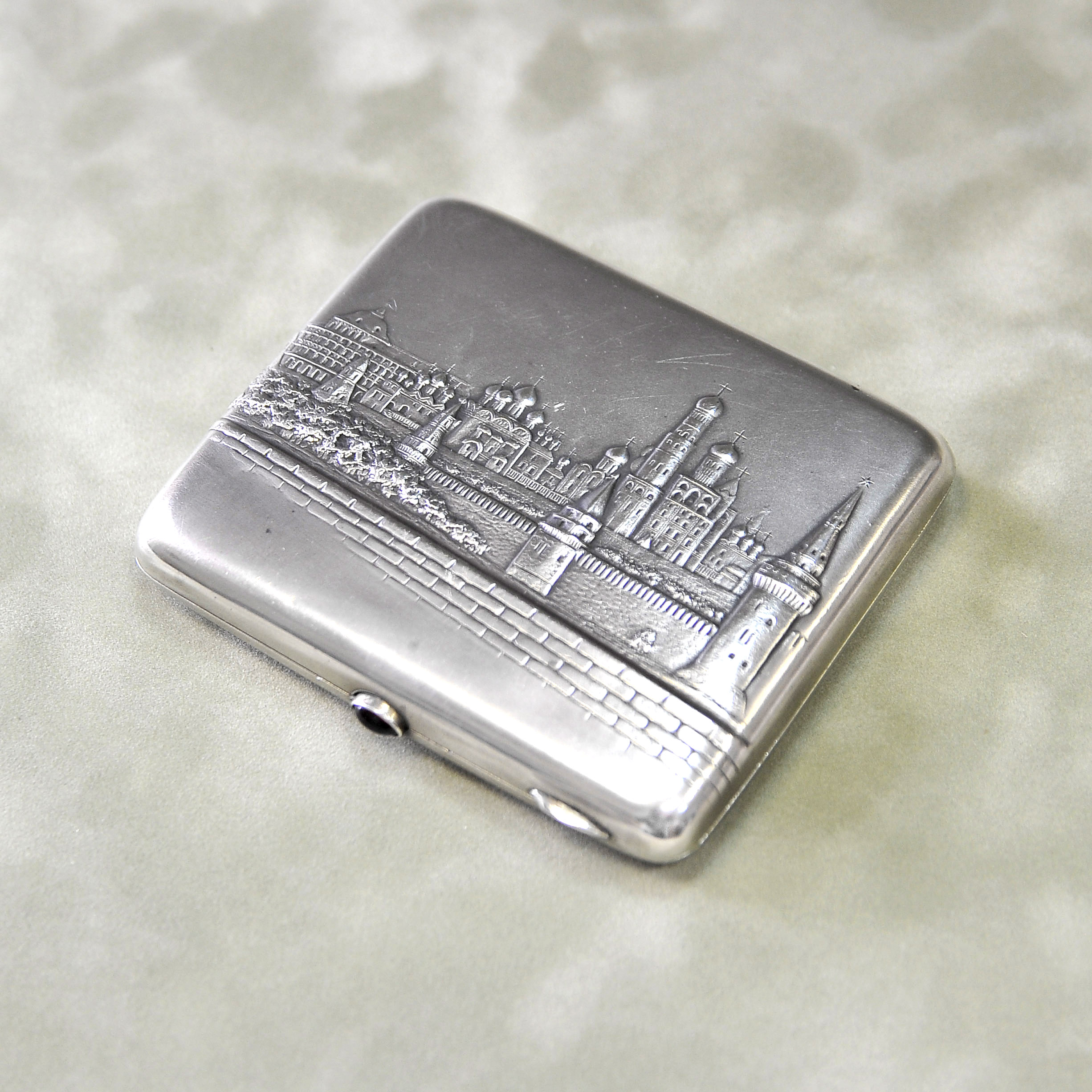 Старинный портсигар "Московский кремль", серебро