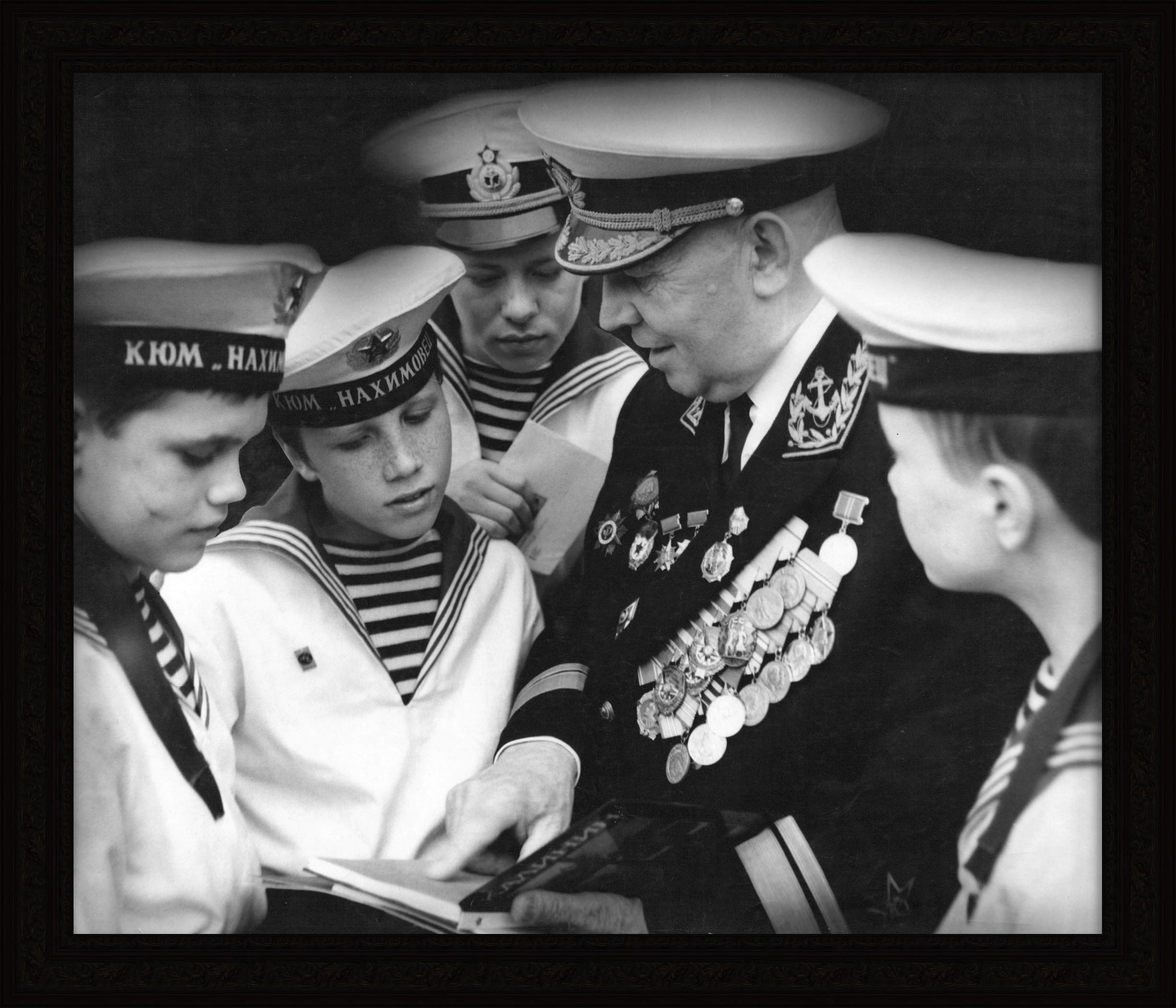 Разговор поколений. Советский флот. Большая, авторская винтажная фотография Разговор поколений. Советский флот. Большая, авторская винтажная фотография