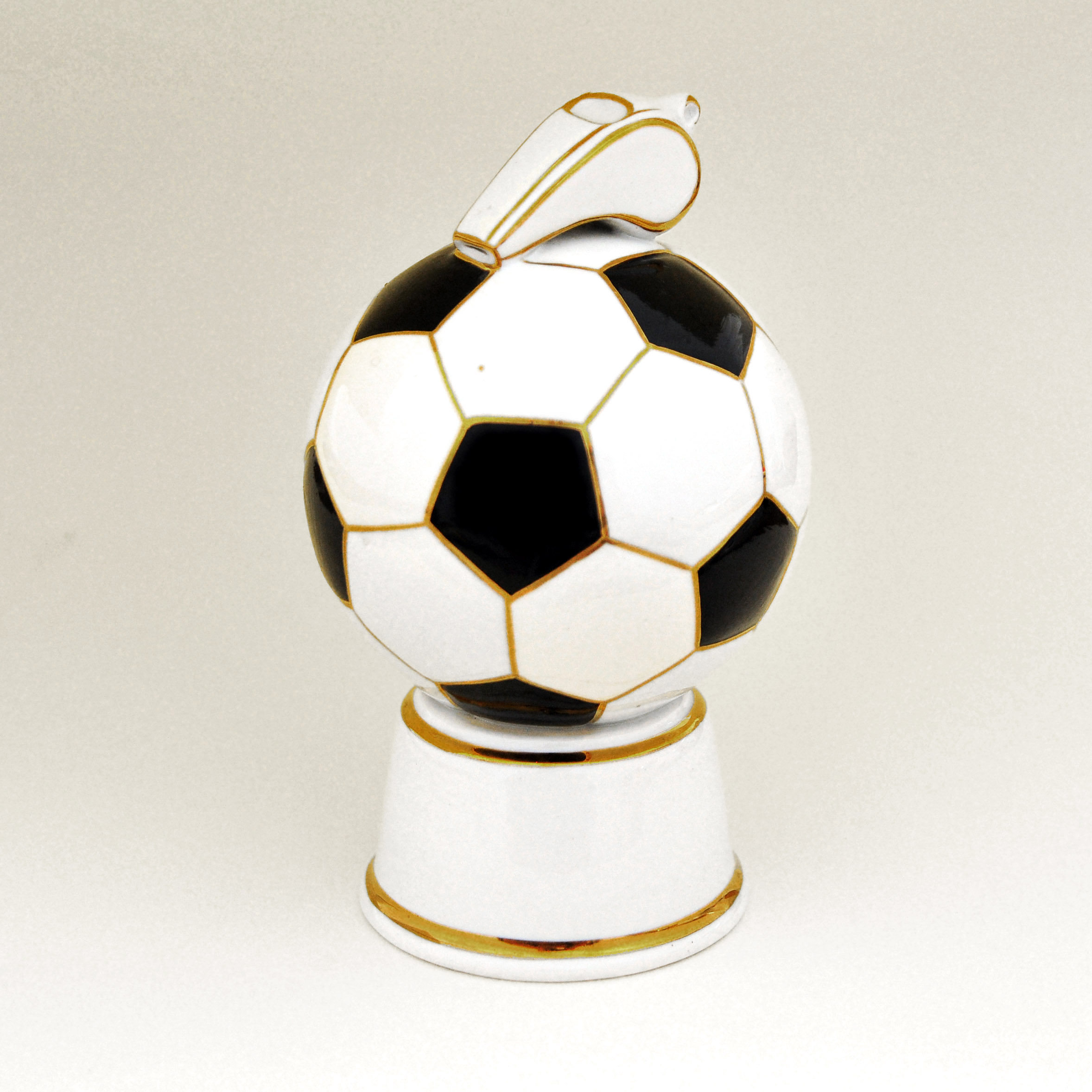 Футбольный мяч со свистком. Фарфоровая статуэтка Футбольный мяч со свистком. Фарфоровая статуэтка