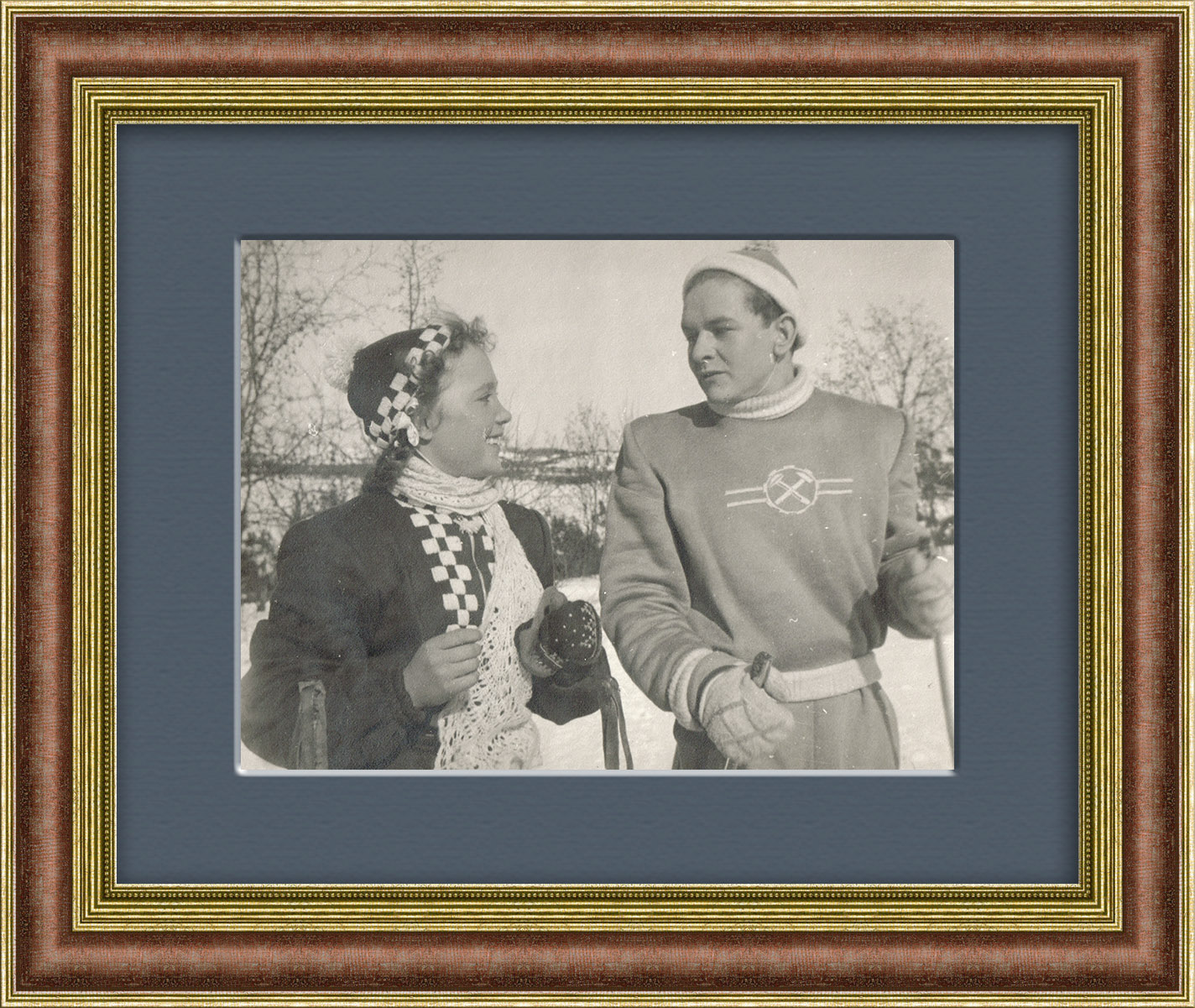 Румянцева и Соколов, токари на лыжне, кадр из фильма "Навстречу жизни" Румянцева и Соколов, токари на лыжне, кадр из фильма "Навстречу жизни"