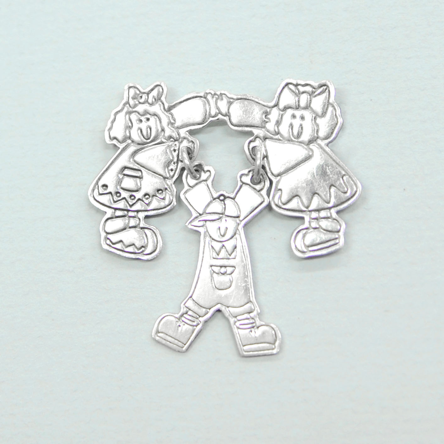 Детки на качелях, серебряная брошь Детки на качелях, серебряная брошь