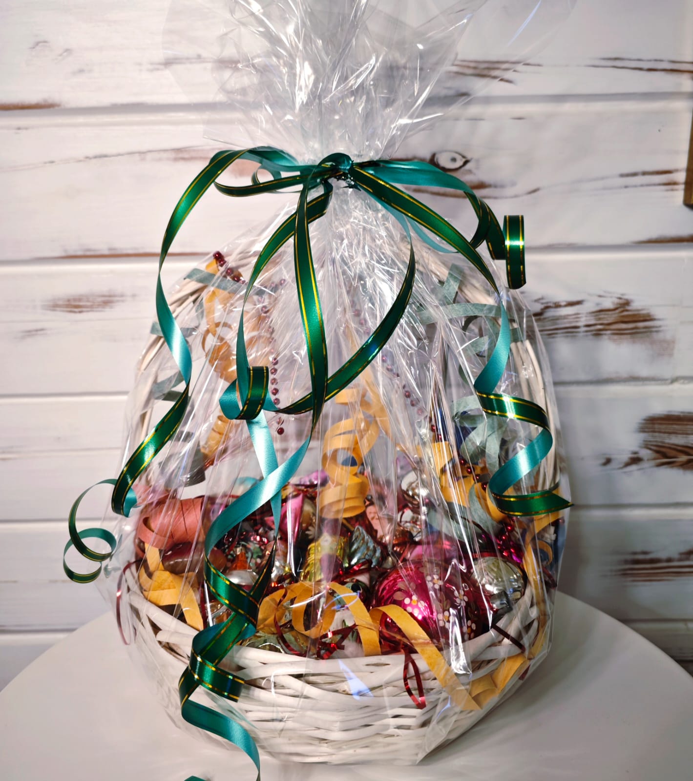 Советские елочные игрушки в корзине