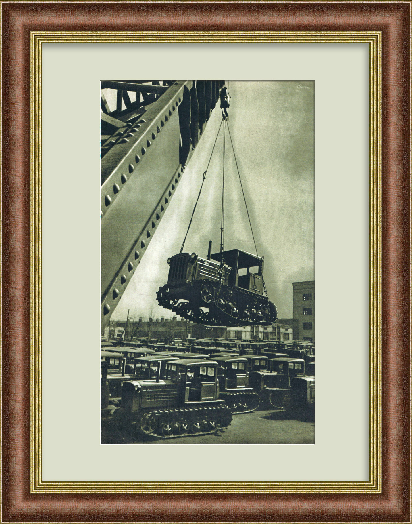 Погрузка тракторов на Сталинградском тракторном заводе Погрузка тракторов на Сталинградском тракторном заводе