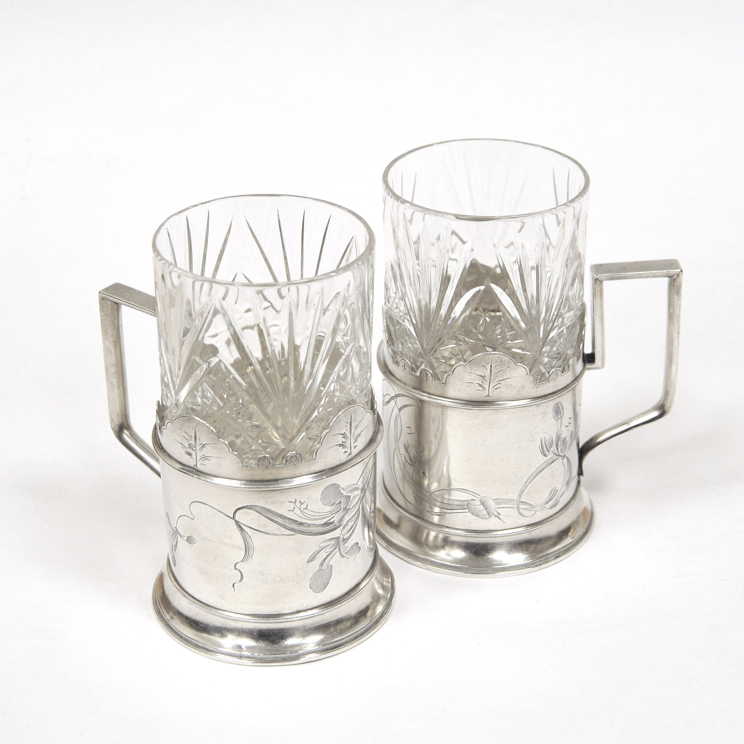 Пара подстаканников в стиле модерн. Серебро 84 пробы, Россия Пара подстаканников в стиле модерн. Серебро 84 пробы, Россия