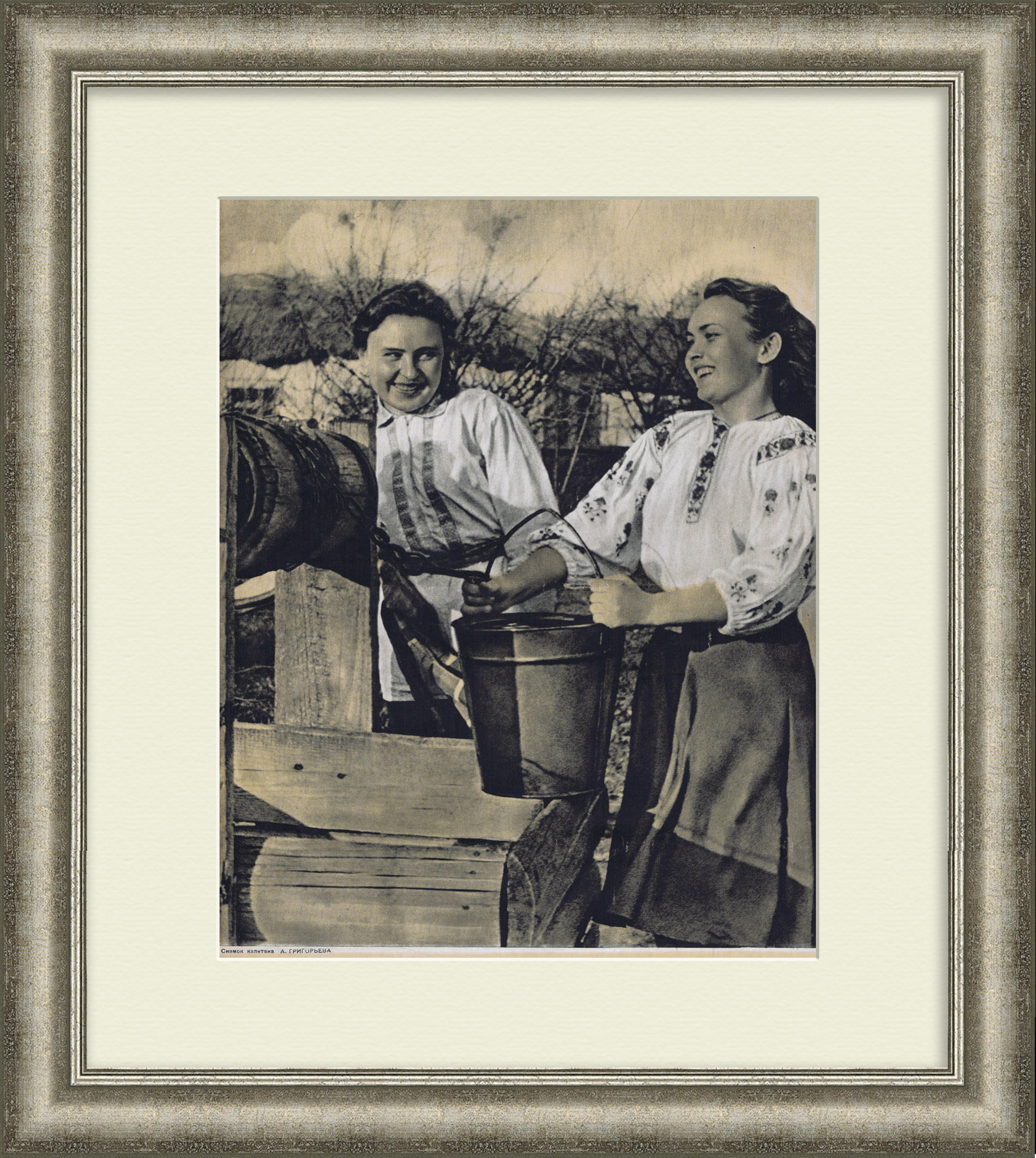 Колхозницы Днепропетровска празднуют Победу! Колхозницы Днепропетровска празднуют Победу!