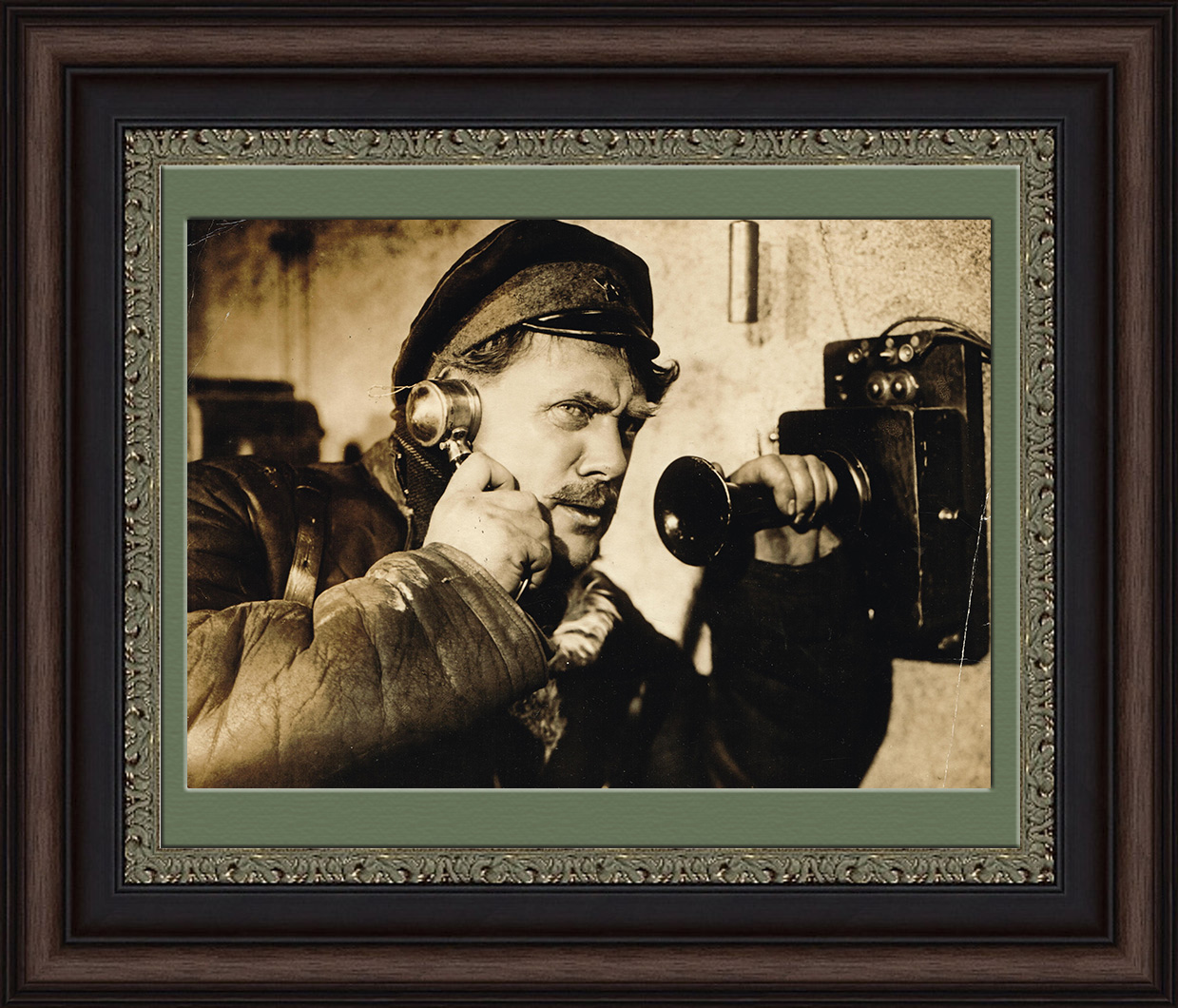 Связь в военное время, кадр из советского кинофильма Связь в военное время, кадр из советского кинофильма