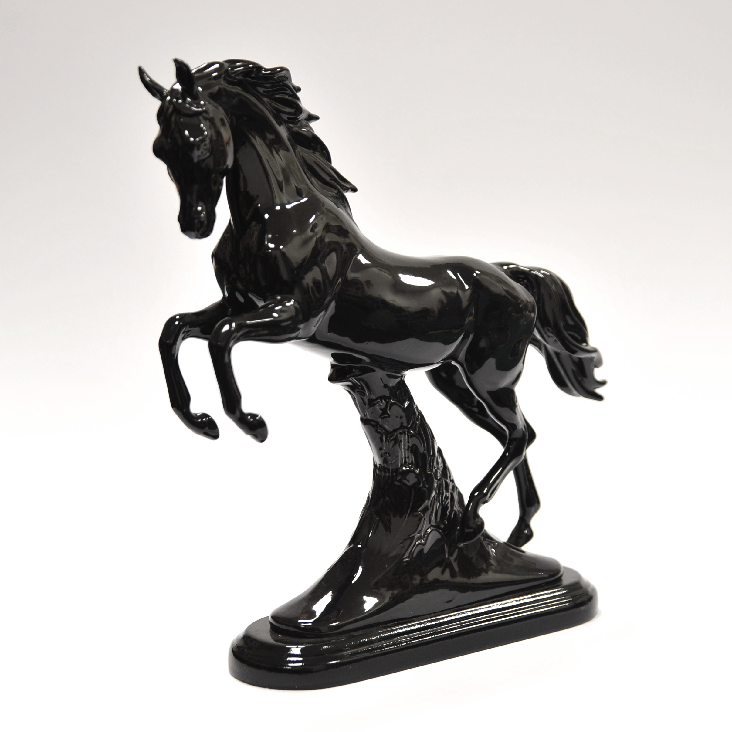 Конь. Авторская фарфоровая статуэтка Конь. Авторская фарфоровая статуэтка
