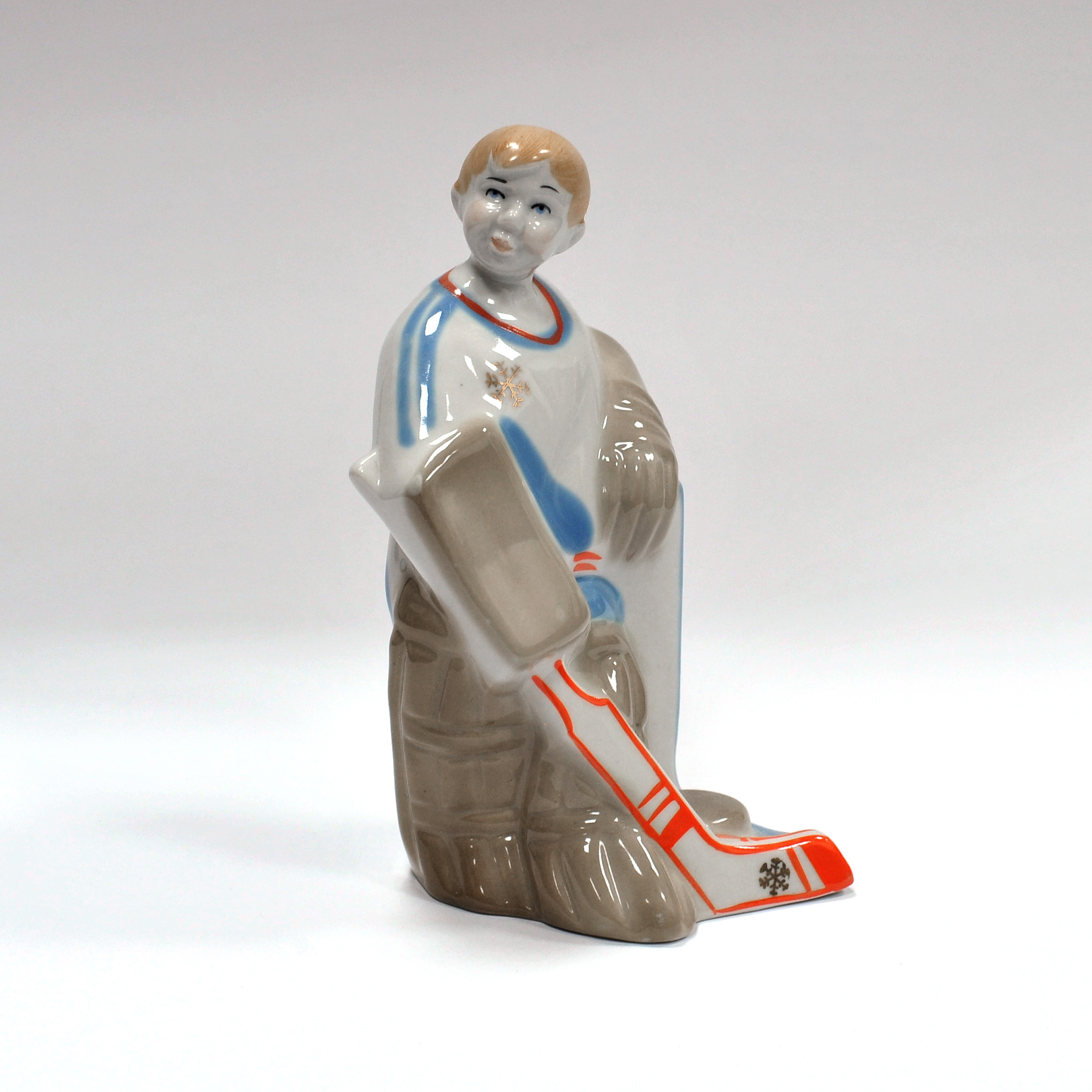 Хоккеист-вратарь. Советская авторская фарфоровая статуэтка Хоккеист-вратарь. Советская авторская фарфоровая статуэтка