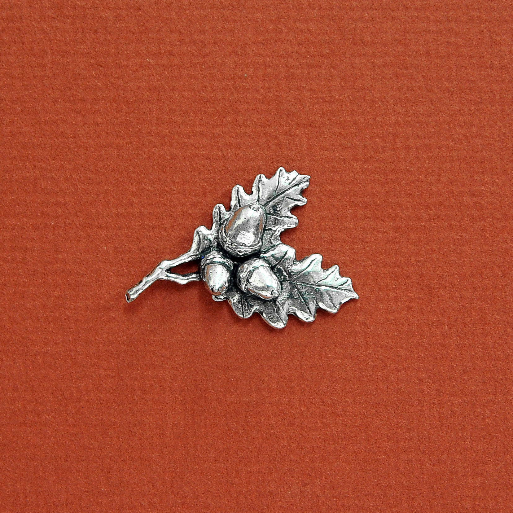 Ветка дуба, дизайнерский занчок Ветка дуба, дизайнерский занчок