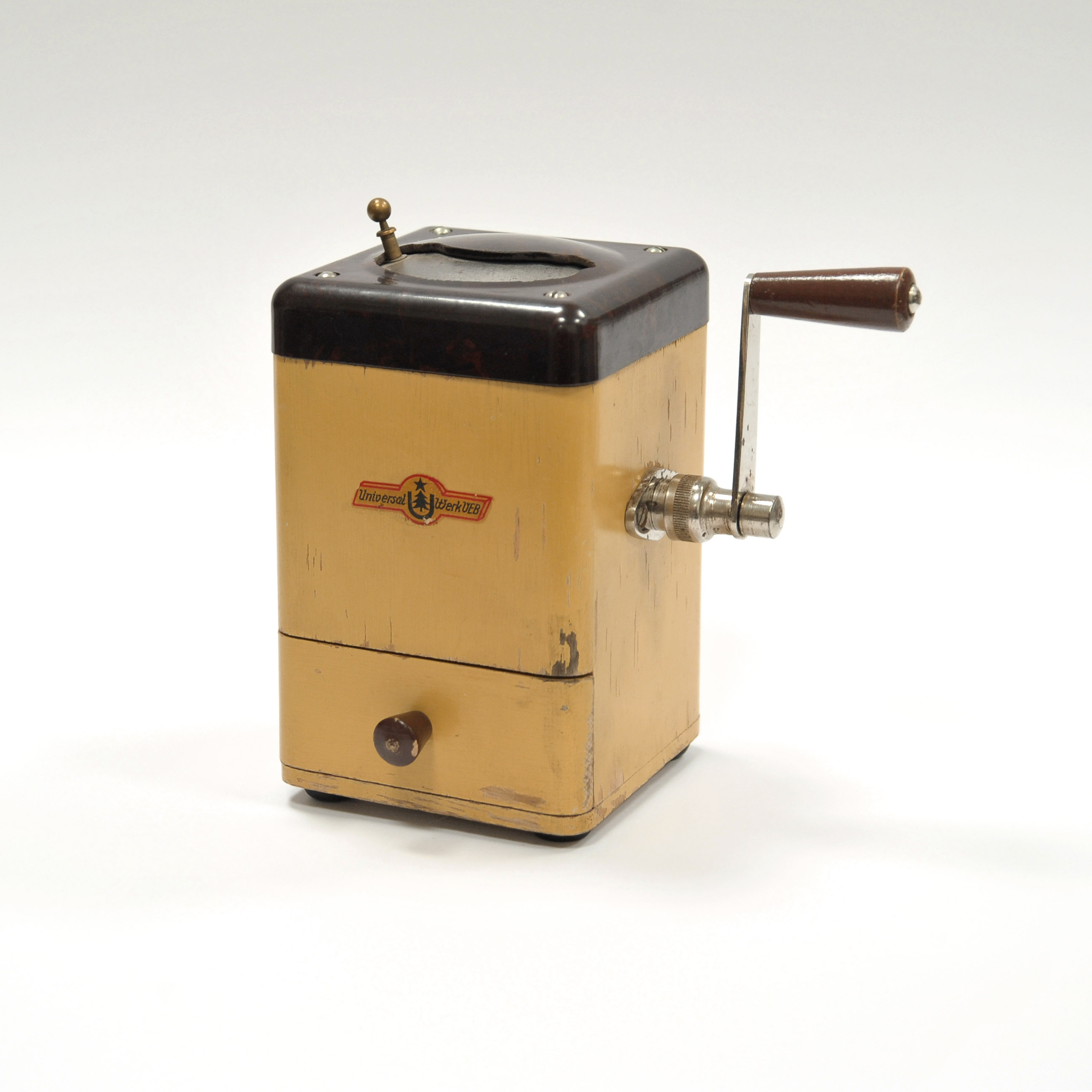 Старинная ручная кофемолка Старинная ручная кофемолка