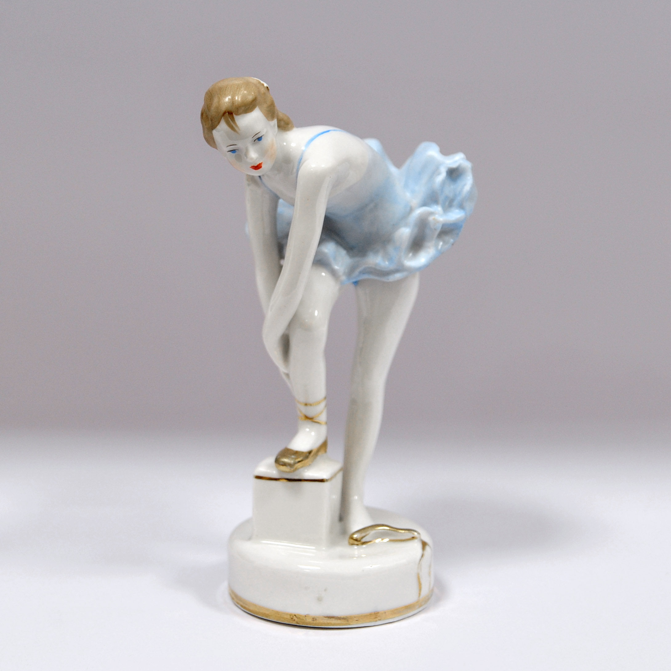 Статуэтка "Юная балерина". Дулевский фарфор 1966 года Статуэтка "Юная балерина". Дулевский фарфор 1966 года