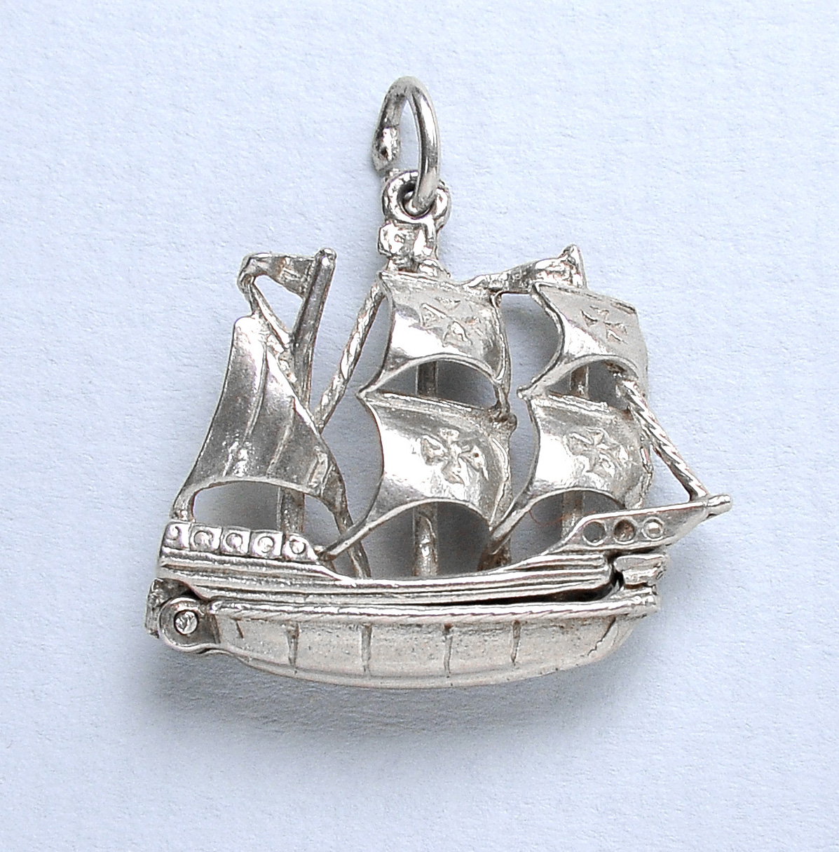 Оригинальная серебряная подвеска "Каравелла" Оригинальная серебряная подвеска "Каравелла"