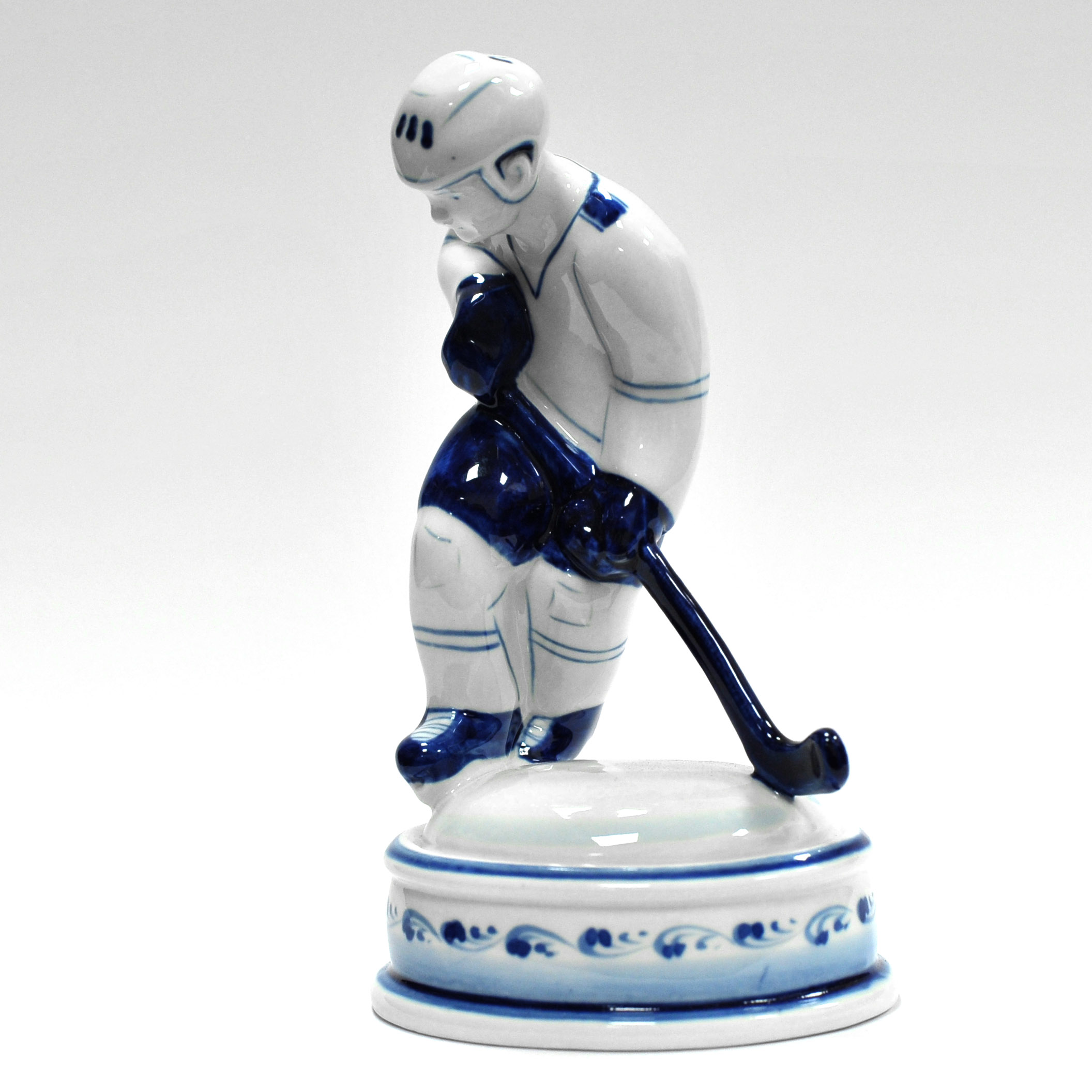 Хоккей с шайбой. Фарфоровая статуэтка, Гжель Хоккей с шайбой. Фарфоровая статуэтка, Гжель