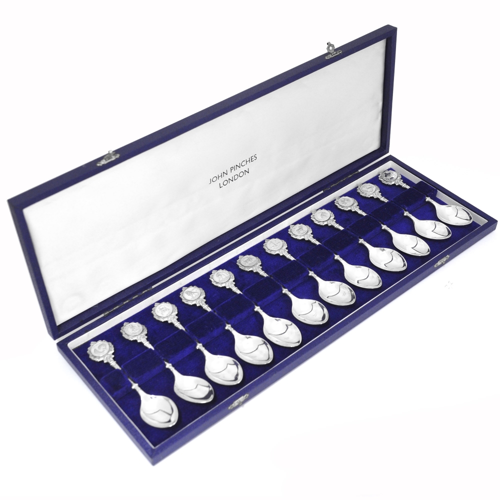 Набор серебряных ложек "Знаки Зодиака", в оригинальном футляре Набор серебряных ложек "Знаки Зодиака", в оригинальном футляре