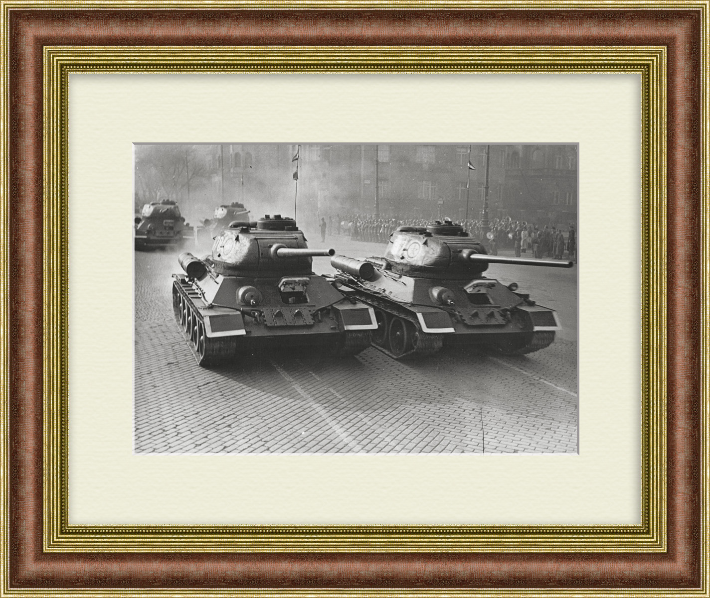 Военный парад 1950 г. по случаю освобождения Венгрии от немецкой окупации. Антикварная фотография Военный парад 1950 г. по случаю освобождения Венгрии от немецкой окупации. Антикварная фотография