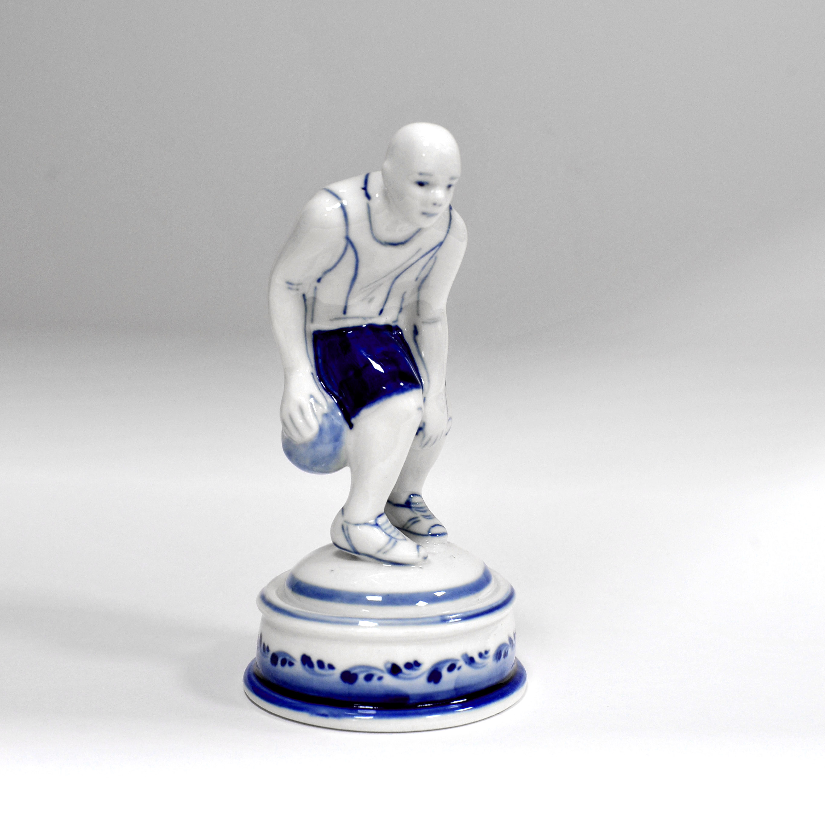 Баскетболист. Фарфоровая статуэтка, Гжель Баскетболист. Фарфоровая статуэтка, Гжель