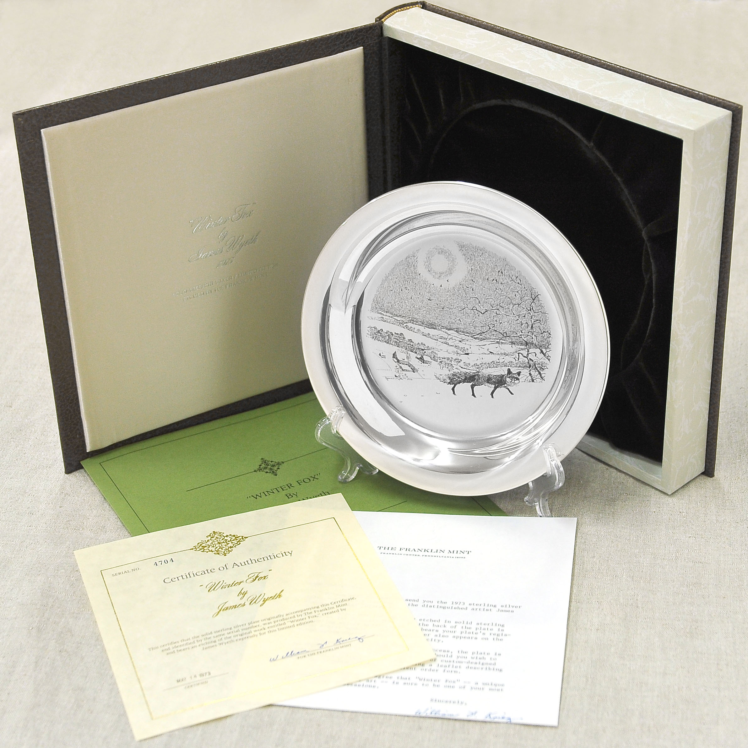 Серебряная коллекционная тарелка "Лиса зимой", в оригинальном футляре, 1973 г. Серебряная коллекционная тарелка "Лиса зимой", в оригинальном футляре, 1973 г.