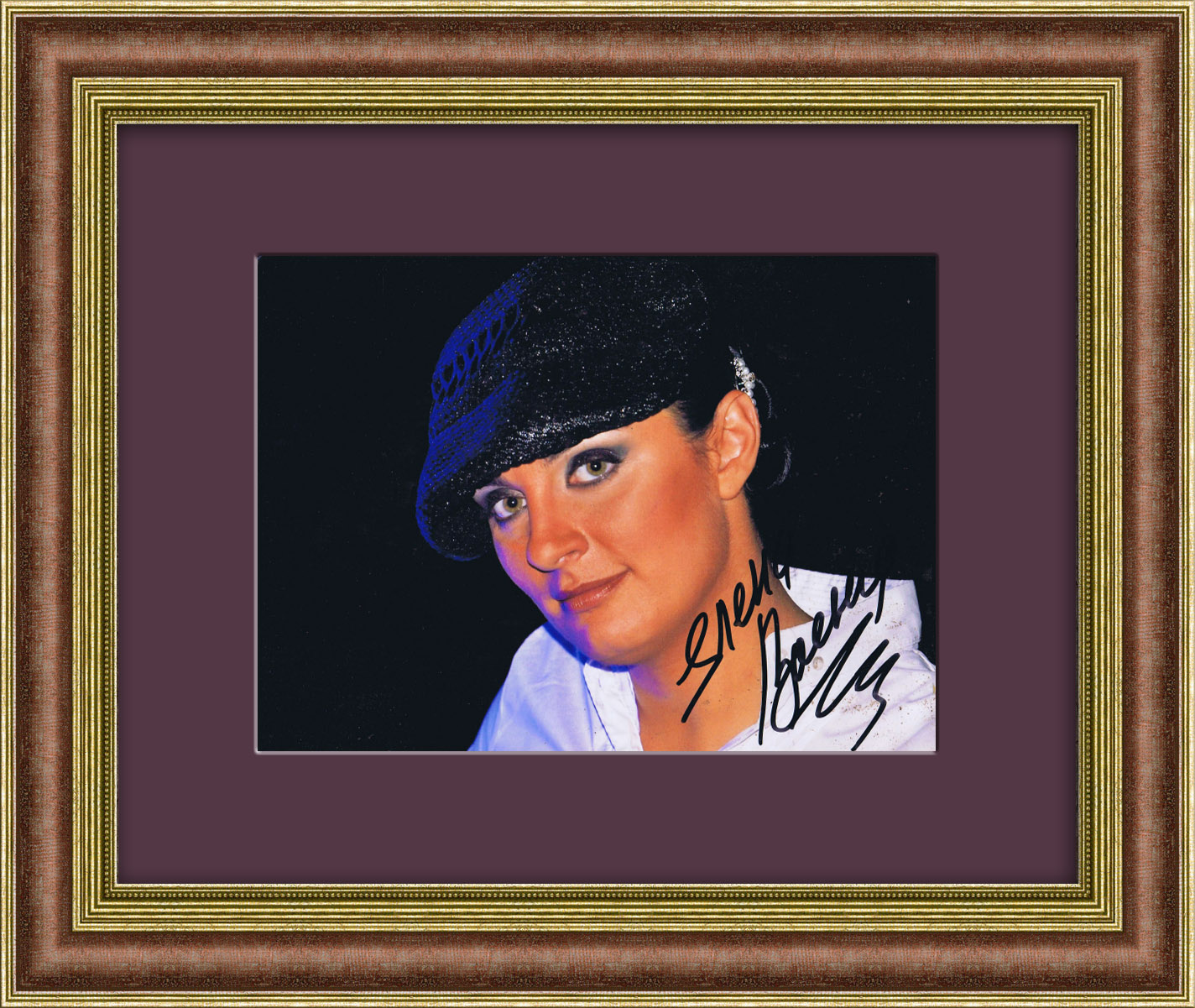 Елена Ваенга, фото с автографом в раме Елена Ваенга, фото с автографом в раме