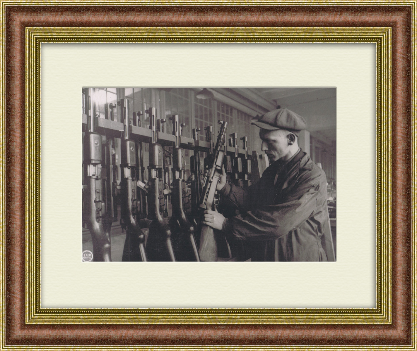 Ленинград в Великую Отечественную войну: готовые пистолеты-пулеметы на заводе. Фото ТАСС, 1941 год Ленинград в Великую Отечественную войну: готовые пистолеты-пулеметы на заводе. Фото ТАСС, 1941 год