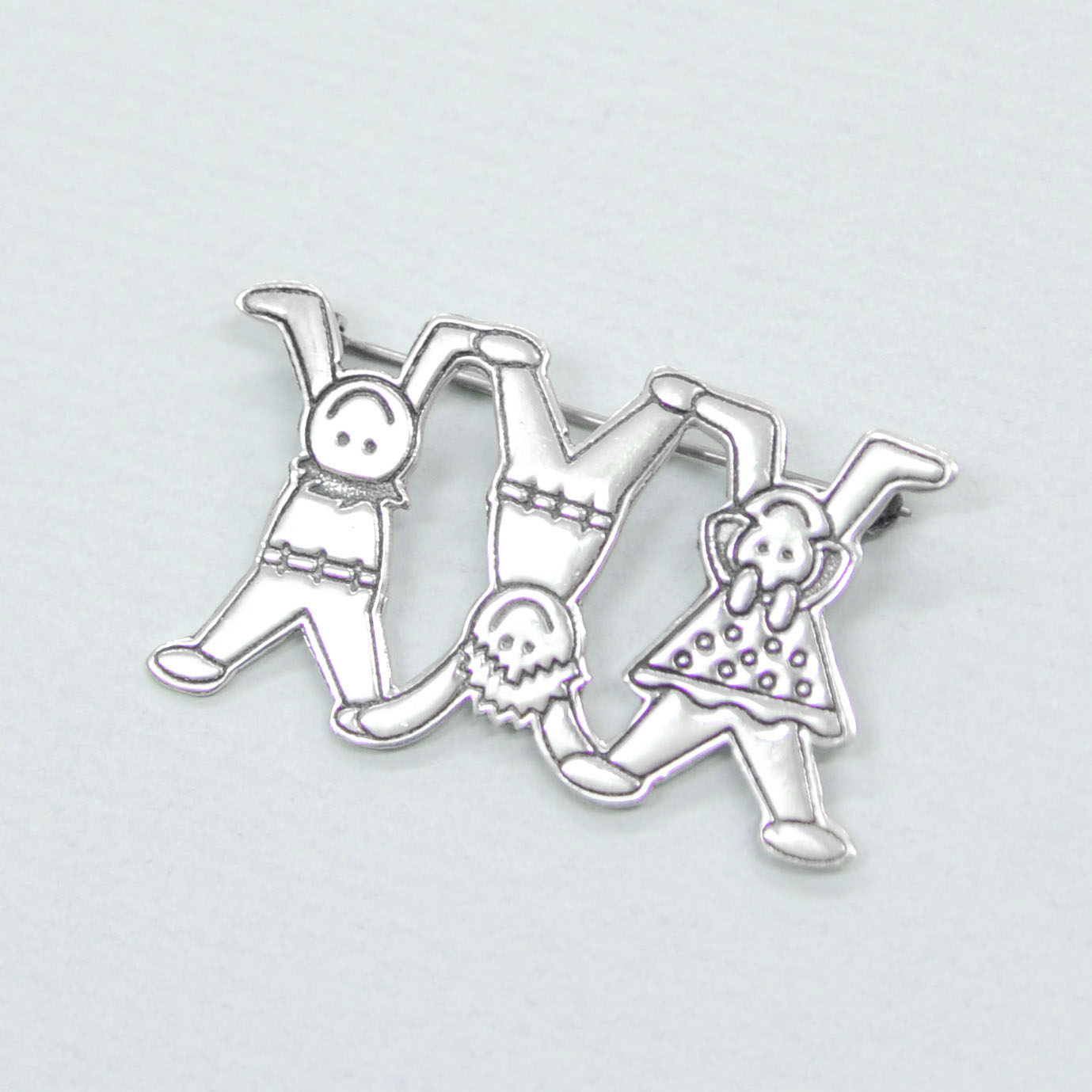 Детки стоят на ушах, веселая серебряная брошь Детки стоят на ушах, веселая серебряная брошь