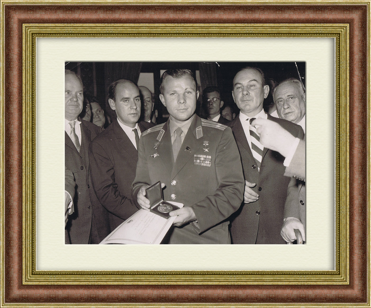 Гагарин в Берлине, оригинальное редкое фото 1963 года Гагарин в Берлине, оригинальное редкое фото 1963 года