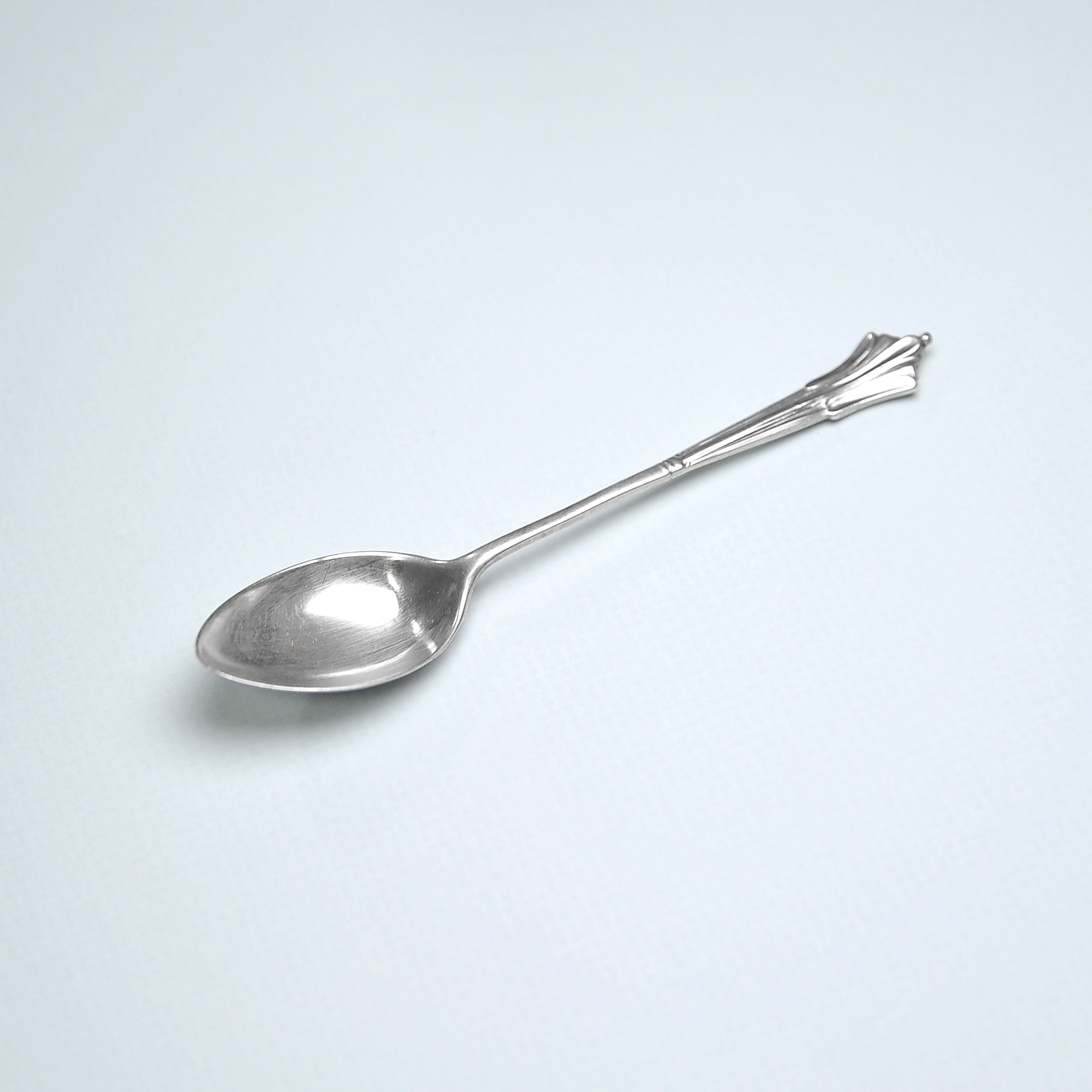 Старинная кофейная ложечка "Готика", Англия 1921 год Старинная кофейная ложечка "Готика", Англия 1921 год